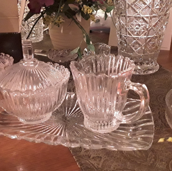 HOME BEAUTIFUL "TOWN HOUSE" CRYSTAL SUGAR/CREAMER - Picture 5 of 16